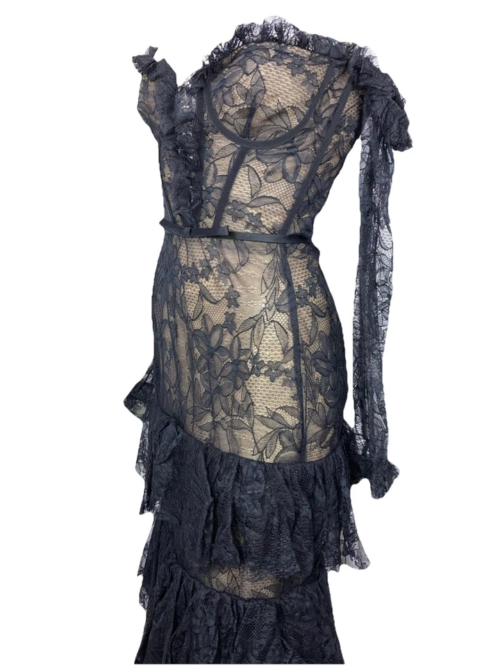 40 Vestido de Noche Giambattista Valli Illusion Encaje Hombro Frío en Niveles Bruja Foto 1 de 4