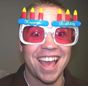 NUEVAS GAFAS DE FIESTA DE PASTEL DE CUMPLEAÑOS FELIZ disfraz ropa ojos suministros de fiesta nuevas - Imagen 1 de 1
