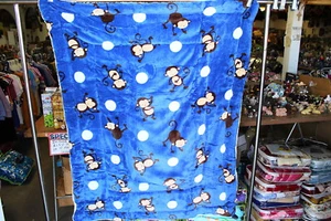 BABY SIZE BORREGO BLANKET WITH A PICTURE OF MONKEYS MONKEY JUNGLE - Picture 1 of 3