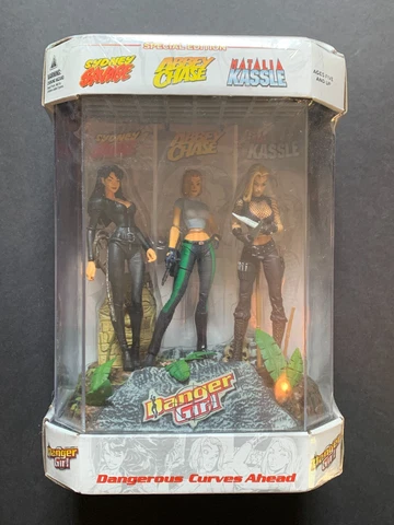 Danger Girl Fish Tank Special Edition 3-Pack Sydney Abbey Natalia McFarlane Toys Cover