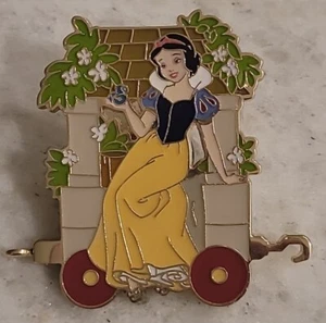 Prendedor misterioso Disney: coche de tren princesa - Blancanieves - Imagen 1 de 3