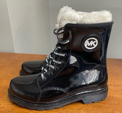 Botas de Combate Michael Kors Montaigne Negras Brillantes Forro de Piel Blanca. Niñas Talla 13 Foto 1 de 4