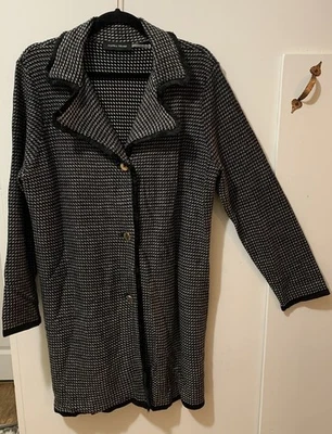 Cárdigan plumero suéter pata de gallo blanco y negro mediano Ivanka Trump para mujer Foto 1 de 4