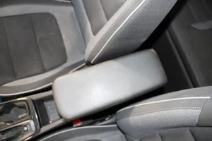 Chevrolet Trailblazer 2021-2023 consola reposabrazos tapa negro usado OEM 352013 - Imagen 1 de 13