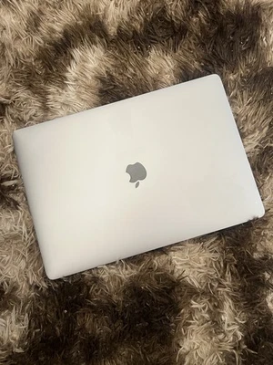Macbook Pro 15” 2018 - Core i7 2.6GHz, 16GB RAM, - Fully Working, Cracked Screen - Bild 1 von 2