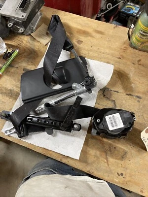 Dodge Dart 2013-2015 cinturón de seguridad delantero izquierdo conductor retractor negro probado OEM 15 Foto 1 de 4