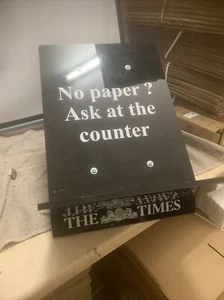 THE TIMES NEWSPAPER COUNTER DISPLAY STAND ADVERTISING SIGN - Foto 1 di 10