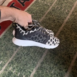 Avia Animal print deluxe women’s sneakers size 6.5 - Picture 1 of 7