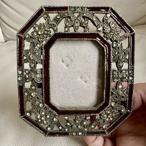 Elegant Silver and Red Ornate Photo Frame - Picture 1 of 4