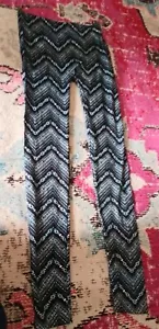 No Boundaries NOBO green womens M 7 9 black white leggings pants NWT NEW - Picture 1 of 2