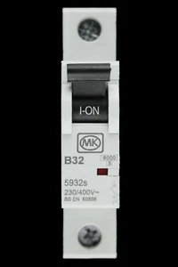MK 32 AMP CURVE B 6kA MCB CIRCUIT BREAKER 5932s SENTRY - Picture 1 of 6