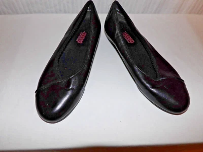 Pisos planos de ballet MUNRO de cuero negro para mujer talla 8,5 de ancho Foto 1 de 4