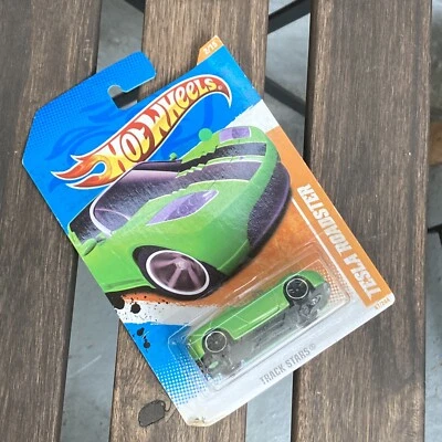 hot wheels tesla roadster track stars(green) (67/244) '10 Toy Car - Image 1 of 4