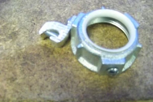 Cooper GLL4 - 1-1/4" Temperguss isolierte Erdungsbuchse - Bild 1 von 1