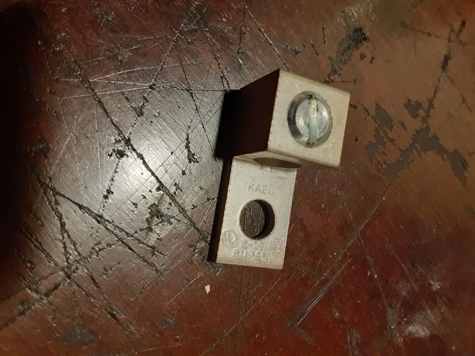 NEW *10 PACK* BURNDY KA2U ELECTRICAL UNIVERSAL TERMINAL ALUMINIUM LUG #2-14 AWG - Image 1 of 4