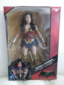 Figurine neuve 30cm WONDER WOMAN Batman V Superman DC COMICS MULTIVERSE - Mattel