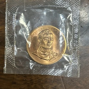 1979 John Wayne US Philadelphia Mint Commemorative Copper Coin Sealed - Picture 1 of 4