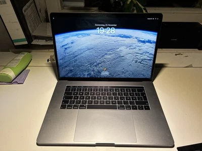 Apple MacBook Pro 16 Zoll 2018 Space Grau - Bild 1 von 4