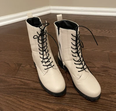 Cream/ Lgt Beige Boot Women Size 7.5 Lace Up with Black Laces Chunky sole - Image 1 of 4