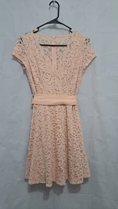 B Darlin Jr. 7/8 Damen 3/4 Rouge Rosa Allover Spitze Gefüttert Ostern Kleid Neu mit Etikett - Bild 1 von 8