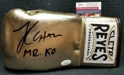 JULIO CESAR CHAVEZ Signed Autographed CLETO REYES Boxing Glove. WITNESS JSA  - Image 1 of 4
