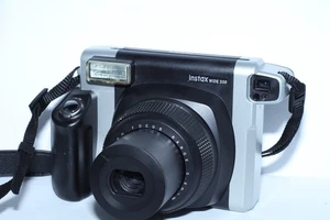 Cámara fotográfica instantánea Fujifilm Instax Wide 300 - negra/plateada (probada y funcionando) - Imagen 1 de 7