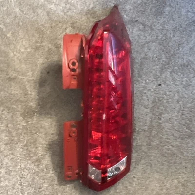 Cadillac SRX OEM | 2010 - 2016 lanterna traseira LED (direita/passageiro) destro - Imagem 1 de 4