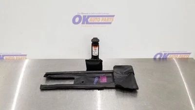 09 KIT COMPLETO DE GATO Y HERRAMIENTAS FORD F350 SUPER DUTY TRACCIÓN ÚNICA Foto 1 de 4