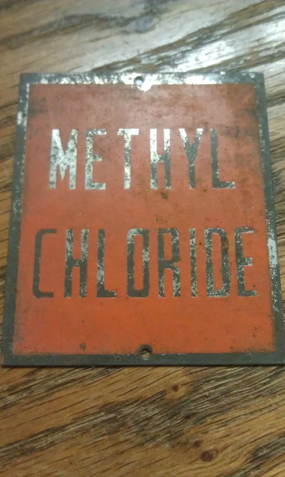 CLORURO DE METILO, LETRERO DE METAL, MUY ANTIGUO, 2-1/4" X 2", naranja y plata, #823-3519 Foto 1 de 1