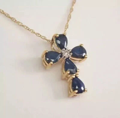 Colgante para mujer cruz de zafiro creado en laboratorio corte pera de 2 quilates enchapado en oro amarillo de 14 quilates Foto 1 de 4