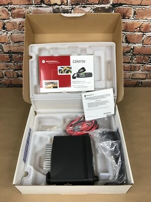 NEW MOTOROLA CDM750 AAM25SHC9AA1AN UHF 450 To 512 MHz 4CH 25 Watt (NO MIC) - Image 1 of 4