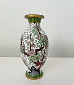 Vintage Chinese Cloisonné White Cherry Blossom Japanese style Enamel Brass Vase - Imagen 1 de 9