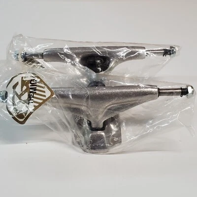 Grind King G6 Vintage 5.0 Mid Skateboard Trucks Par Plateado Nuevo de Lote Antiguo  Foto 1 de 4