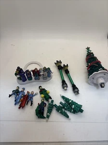 VTG Trendmasters 1999 A Caroling We Go Replacement Parts People Carolers Trees - Picture 1 of 3