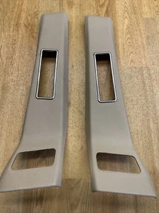 Jaguar XJ6 XJ40 Paar obere B-Säulenverkleidung Sicherheitsgurtabdeckung.            A - Bild 1 von 6