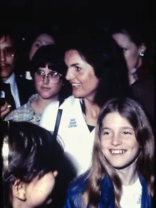 JACQUELINE KENNEDY ONASSIS - Primera Dama de Estados Unidos - Original Vintage 35 mm Diapositiva años 70 - Imagen 1 de 2