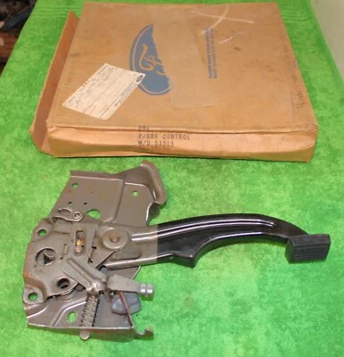 Cougar Hdtp XR7 1971 1972 1973 convertible nuevo en stock freno de estacionamiento control pedal conjunto Foto 1 de 4