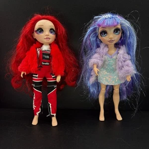 Rainbow High Generation 1 Puppen MGA Ruby Anderson und Violet Willow - Bild 1 von 10