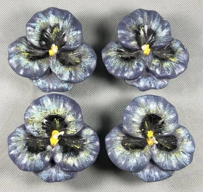 Juego De 4 Velas Flor Pensamiento Floral Pensamiento Pensamientos Púrpura De Colección Aroma Claro Foto 1 de 4