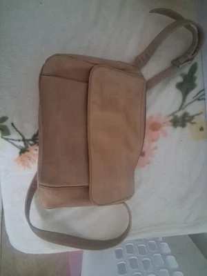 Bolso Bandolera Stone Mountain Beige Cuero Guijarro Cartera Multi Bolsillos con Cremallera Foto 1 de 4
