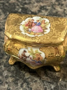 VINTAGE LIMOGES FRANKREICH HANDBEMALT PAAR KOMODE DECKELDOSE GOLDFARBEN PORZELLAN - Bild 1 von 8