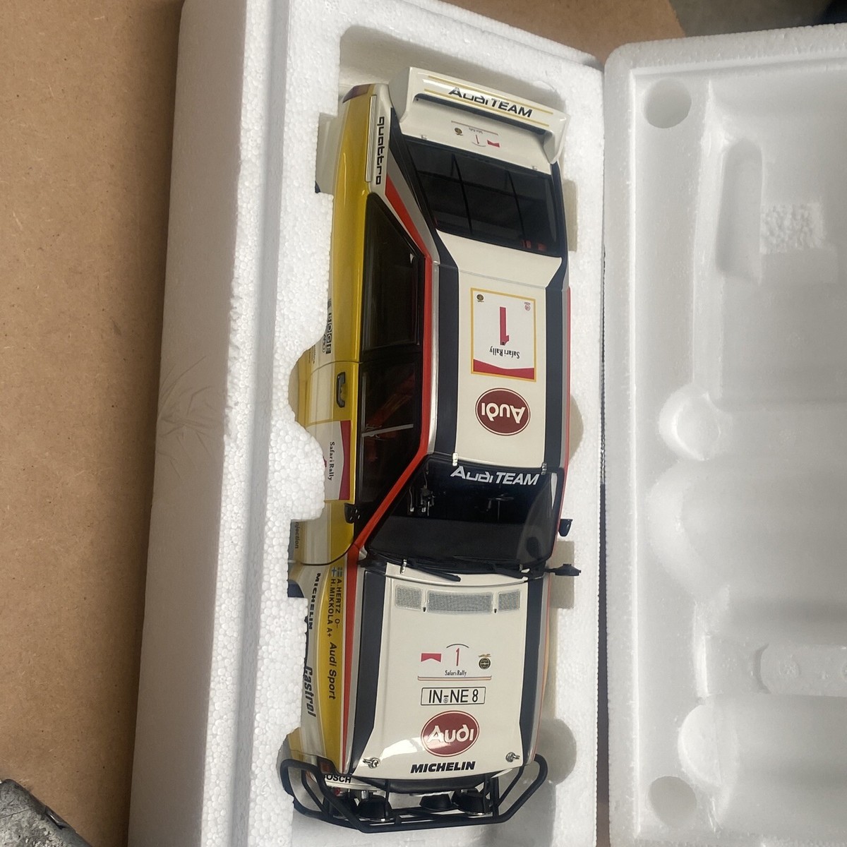 ミニカー AUTOart Audi quattro Safari rallye 1984 ミニカー AUTOart Audi quattro Safari rallye 1984 AUTOart