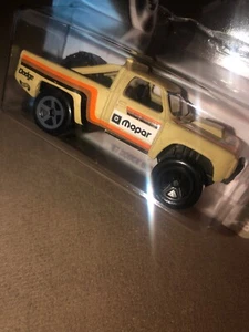HOT WHEELS ERROR WHEEL HUB ERROR SOLID BLACK HW 87 Dodge D100 RARE ERROR - Picture 1 of 11
