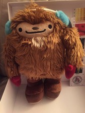 New Vancouver 2010Winter Olympics Quatchi Plush 13.5" Mascot with Red Mittens(M)