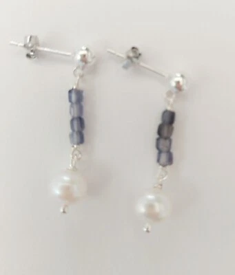 Orecchini in argento 925  con perle bianche e iolite blu a cubetti sfaccettata - Immagine 1 di 4