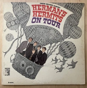 HERMAN'S HERMITS ON TOUR VINYL LP RECORD ALBUM MONO 1965 MGM E-4295 (VG/VG) - Picture 1 of 4