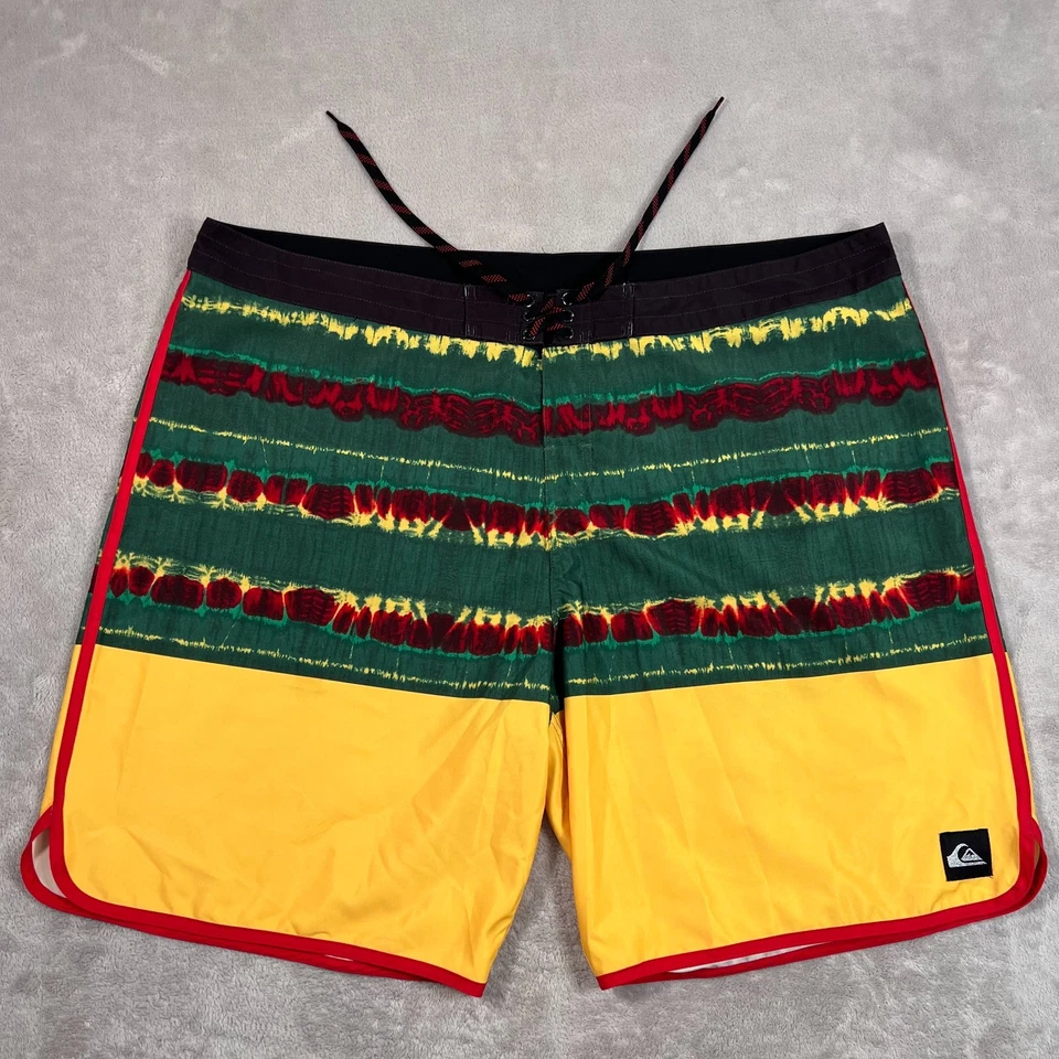 Pantalones Cortos de Tabla Quiksilver Para Hombres 44 Cintura Verde Amarillo Rasta Ligeros Surf Natación Foto 1 de 4