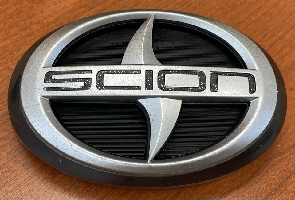 2004-2006 Scion XB Front Emblem Assembly OEM 75301-52040 75312-52040 - image 1 of 4