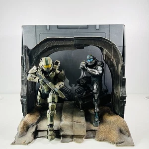 Halo 5 Guardians Limited Collector's Edition Master Chief & Spartan Locke Statue - Picture 1 of 14