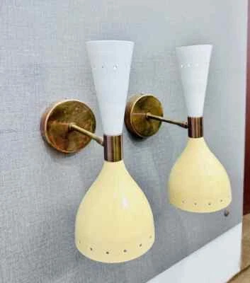 Par de Apliques de Pared de Latón, Beige y Blanco Juego de 2 Mediados de Siglo Italianos Ajustables Foto 1 de 4